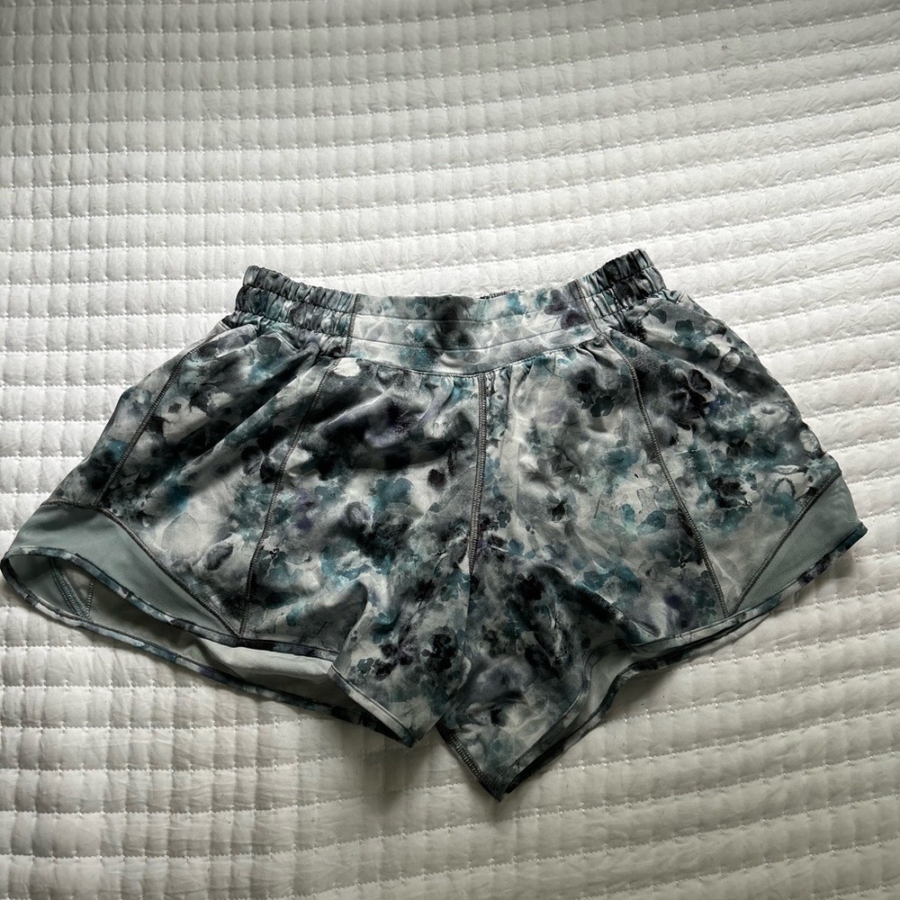 Lululemon Hotty Hot Tall 4” Short